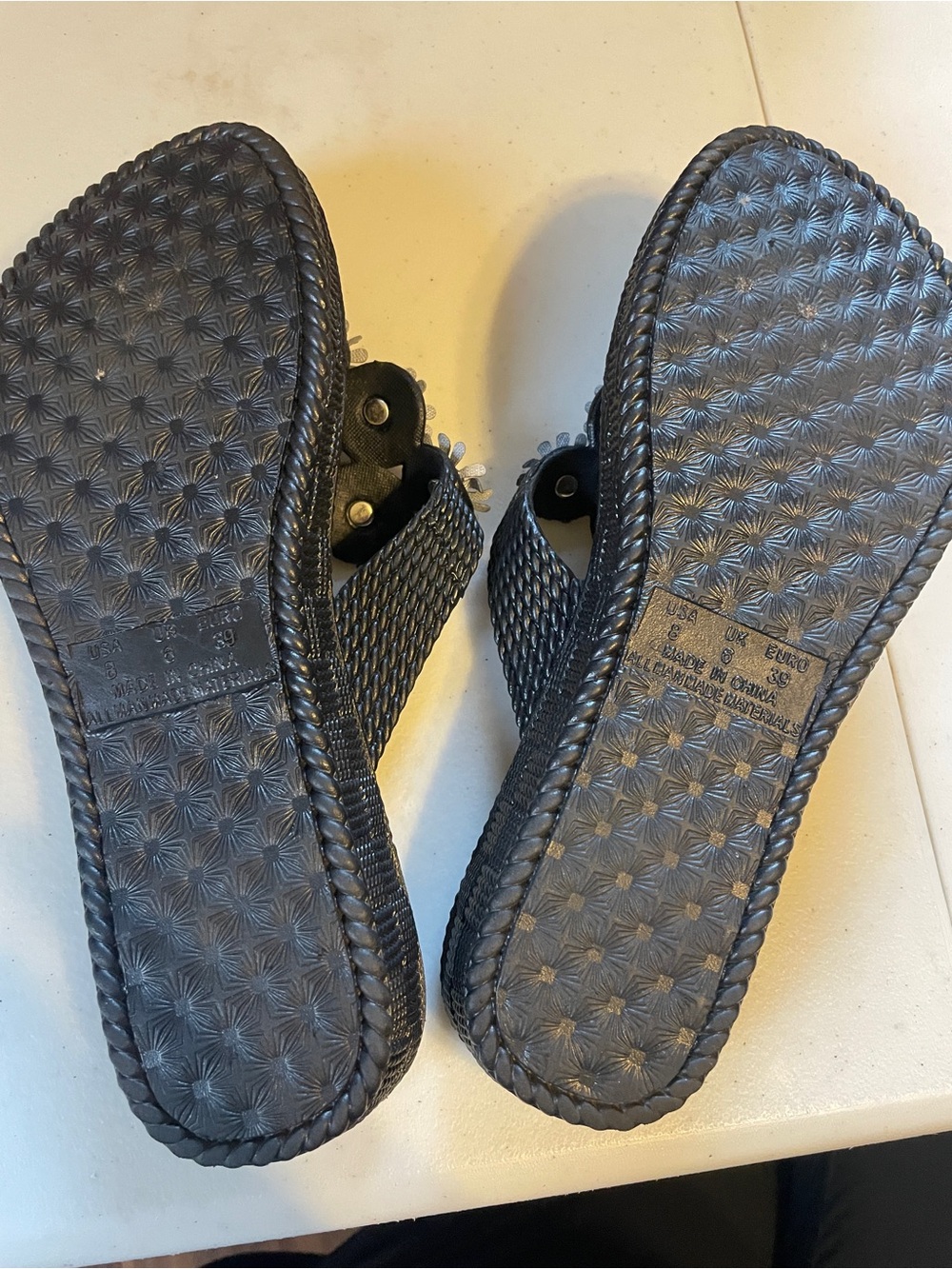 Capelli of New York Black Floral Jewel Thong Sandals size 8 - Picture 6 of 8